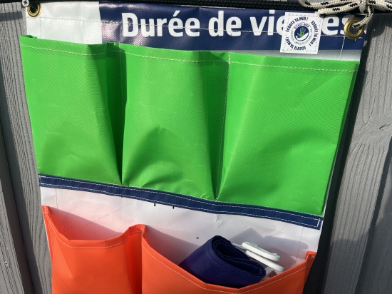Trieur mural Range Ta Mer en voile de bateaux et bâche publicitaire recyclées