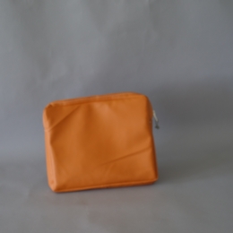 Range Tablette orange en matière revalorisée